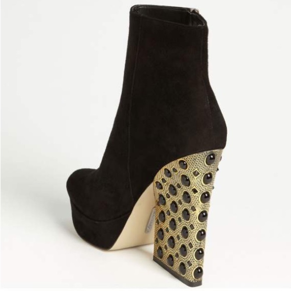 Stunning NIB Boutique 9 Platform Booties